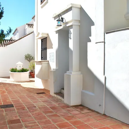 Beautiful Townhouse 5 Min From Puerto Banus Apartment